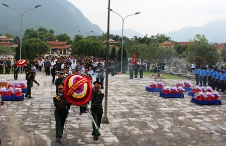 Tìm phần mộ đồng chí Nguyễn Minh Hải ở Trung đoàn 29, Quân khu 4