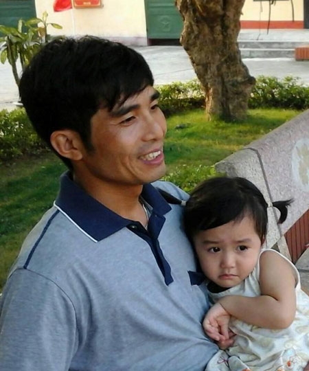 “Con muốn ở đây với bố”