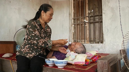 Nỗi lòng mẹ Gái