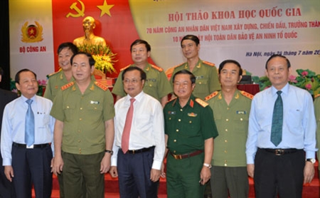 Quan điểm của Đảng về phối hợp giữa Quân đội nhân dân và Công an nhân dân trong thực hiện nhiệm vụ Bảo vệ an ninh quốc gia, giữ gìn trật tự an toàn xã hội