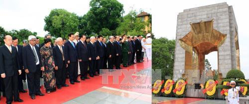 Lãnh đạo Đảng, Nhà nước tưởng niệm các Anh hùng liệt sĩ và vào Lăng viếng Chủ tịch Hồ Chí Minh 