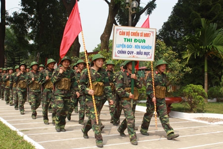 Khơi dậy khí thế thi đua, sức sáng tạo của bộ đội