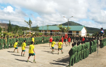 Gần gũi, sẻ chia với chiến sĩ