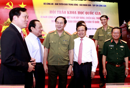 Xây dựng lực lượng Công an nhân dân trong sạch, vững mạnh, xứng đáng là lực lượng nòng cốt trong sự nghiệp bảo vệ an ninh, trật tự