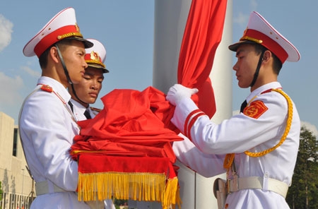 Trung hiếu bên Người