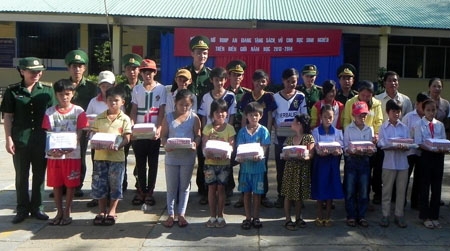 Tiết kiệm chi tiêu để giúp học sinh nghèo