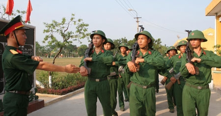 Nâng cao năng lực lãnh đạo, xây dựng LLVT quân khu vững mạnh toàn diện