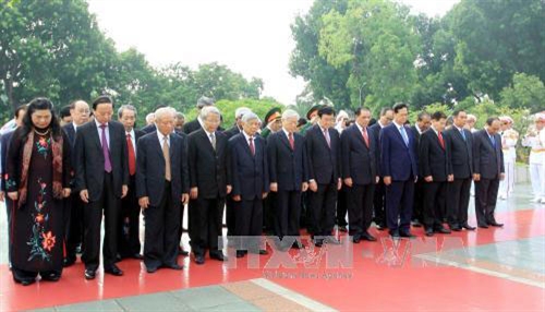 Lãnh đạo Đảng, Nhà nước viếng Chủ tịch Hồ Chí Minh và tưởng niệm các Anh hùng liệt sĩ