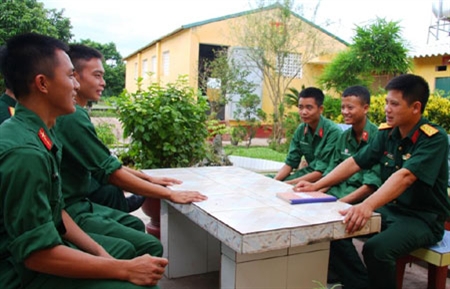 Chăm lo “cái gốc” ở Trung đoàn 18