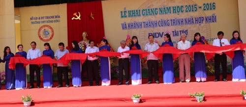 Khánh thành công trình Nhà hợp khối - Trường THPT Đông Sơn I