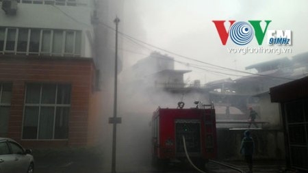 Khống chế vụ cháy lớn ở địa chỉ 414 đường Nguyễn Văn Cừ- Hà Nội