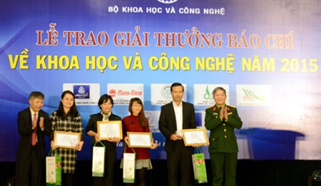 Trao giải thưởng báo chí về khoa học công nghệ năm 2015