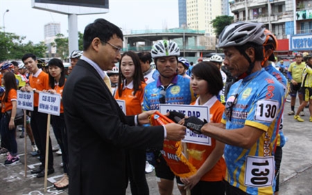 Khai mạc giải đua xe đạp “Thiên hạ đệ nhất hùng quan”