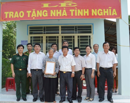 Những căn nhà ấm tình quân dân