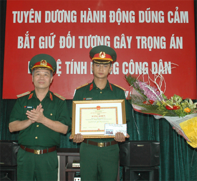 Bộ trưởng Bộ Quốc phòng khen thưởng QNCN Nguyễn Anh Tuấn