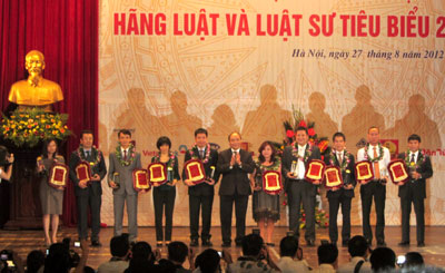 Vinh danh hãng luật và luật sư tiêu biểu năm 2012