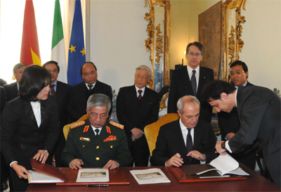Ký kết bản ghi nhớ về hợp tác quốc phòng song phương Việt Nam – I-ta-li-a