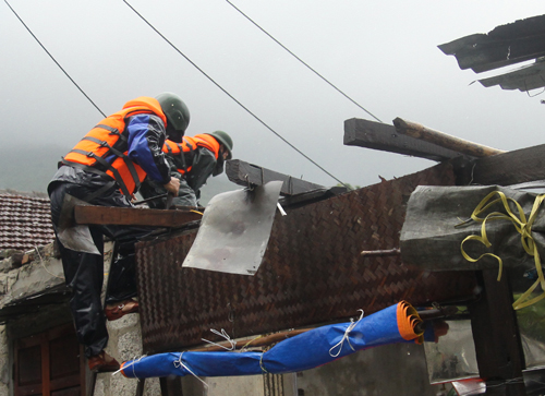 Bám sát địa bàn, cùng dân vượt bão