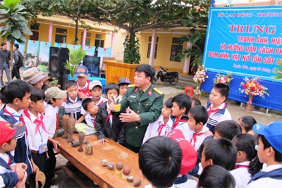 Truyền thông phòng, tránh bom mìn tại các tỉnh Quảng Trị, Quảng Bình