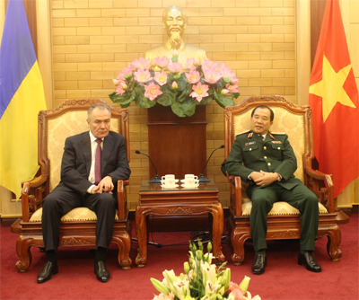 Trung tướng Mai Quang Phấn tiếp đoàn cán bộ Viện Kiểm sát Quân sự U-crai-na