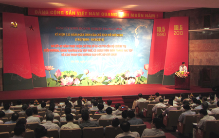 Xuất hiện nhiều tấm gương điển hình trong lao động và đời sống