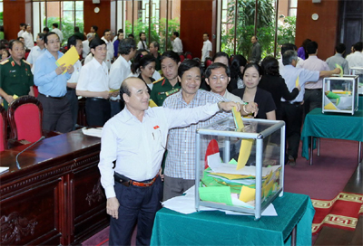 Công bố kết quả lấy phiếu tín nhiệm