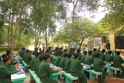Giảm hội họp, tăng cường bám nắm đơn vị, đối thoại dân chủ