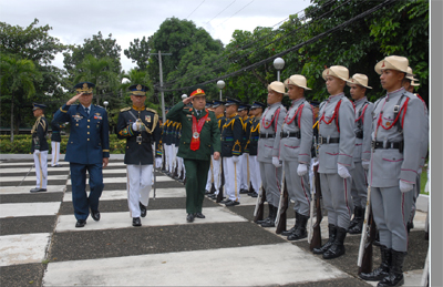 Tổng thống Phi-líp-pin tiếp Đoàn đại biểu quân sự cấp cao nước ta
