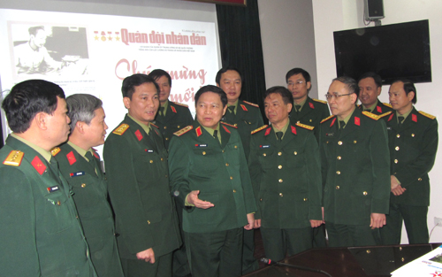 Thượng tướng Ngô Xuân Lịch thăm, chúc Tết Báo Quân đội nhân dân