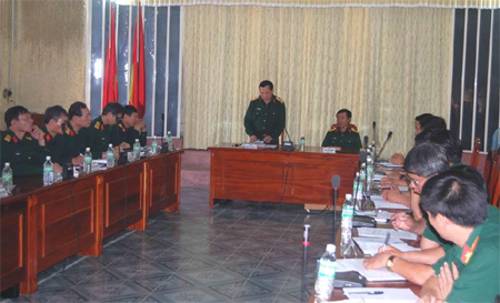 Đoàn công tác Viện Chiến lược Quốc phòng thăm và làm việc tại Sư đoàn 10 