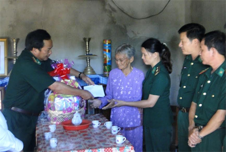 Nhận phụng dưỡng Bà mẹ Việt Nam anh hùng Trần Thị An