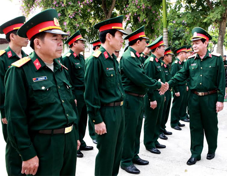 Thứ trưởng Nguyễn Thành Cung thăm và làm việc tại Bộ CHQS tỉnh Sơn La