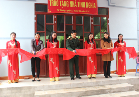 Học viện Quân y trao tặng 4 nhà tình nghĩa tại Hà Quảng