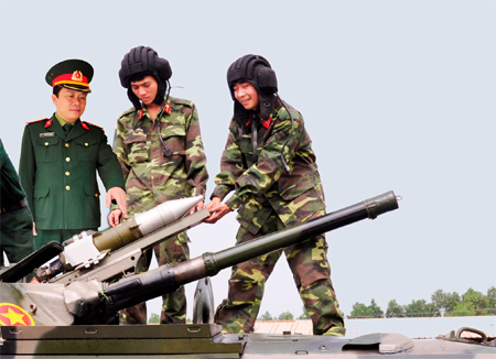 Chủ động, sáng tạo bảo đảm kỹ thuật tên lửa - khí tài đặc chủng