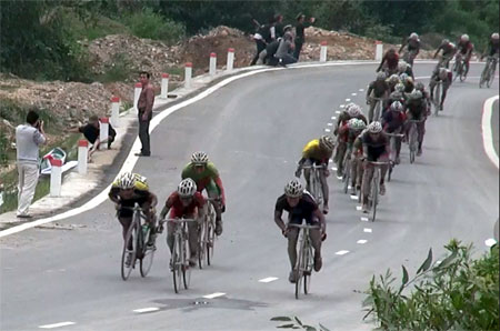 Đua với tinh thần quyết chiến quyết thắng