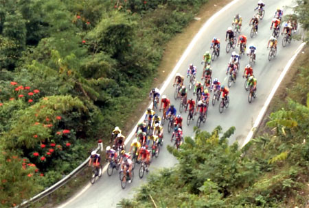 Thắm tình nghĩa nước non, tình quân dân máu thịt