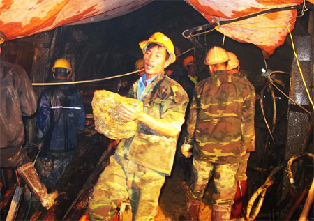 Chiến sĩ công binh “vào trận” cứu hộ tai nạn sập hầm thủy điện