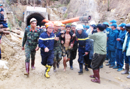 Quân với dân cùng lập công xuất sắc