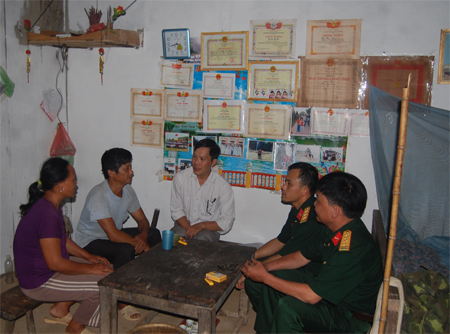 “Báu vật của làng, công bộc của dân”