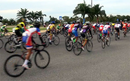 Đua trong hun hút chiều sâu lịch sử, mênh mông biển cả và núi đồi