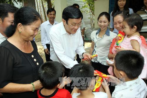 Chủ tịch nước Trương Tấn Sang thăm và chúc Tết tại huyện Củ Chi, TP Hồ Chí Minh 