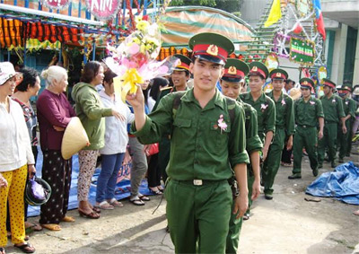 Hòa Bình phát triển đảng viên trong thanh niên nhập ngũ