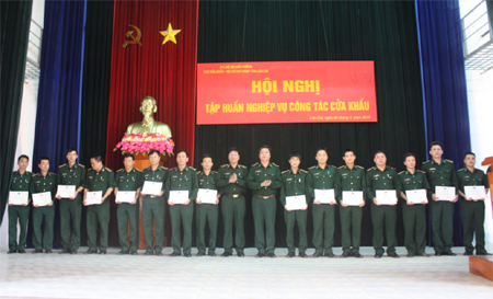 Bế giảng Tập huấn nghiệp vụ công tác cửa khẩu năm 2014