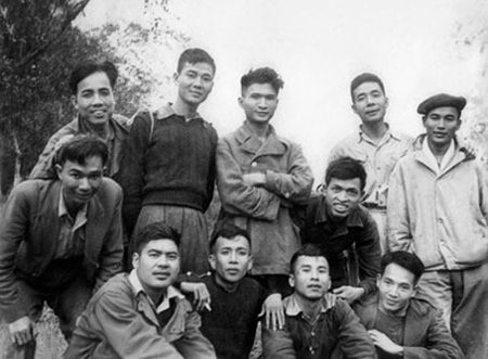 Văn nghệ “lột xác” để phụng sự kháng chiến