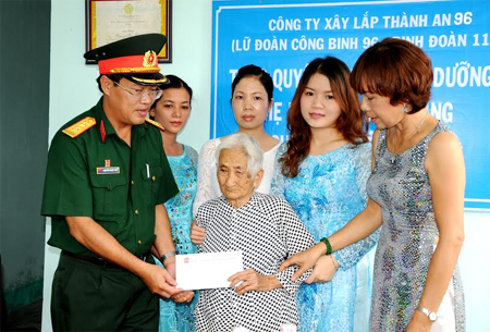 Nhận phụng dưỡng Bà mẹ Việt Nam anh hùng Nguyễn Thị Yên