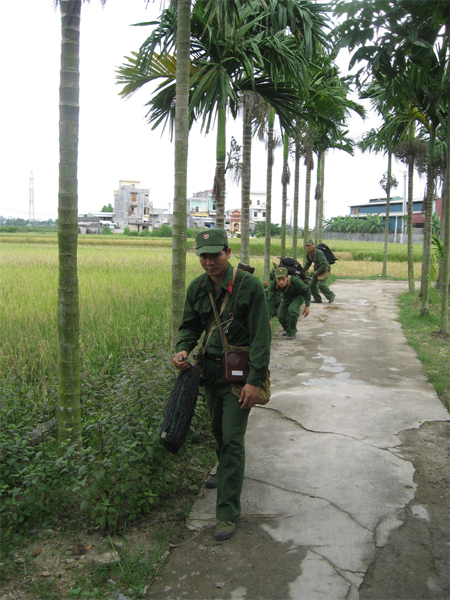 Làm chủ khí tài, thông tin kịp thời, thông suốt