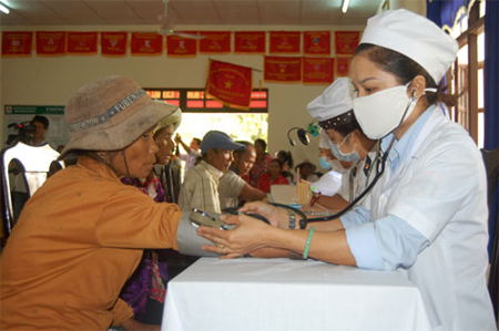 Ra quân “Quân đội chung tay vì sức khỏe cộng đồng”