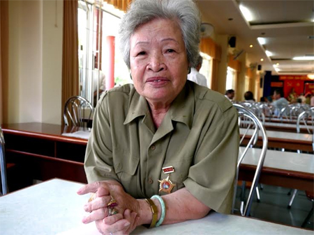 Phi thường nữ thương binh lái xe Trường Sơn