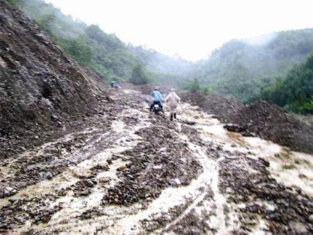 Triển khai các biện pháp đối phó với mưa, lũ quét và sạt lở đất