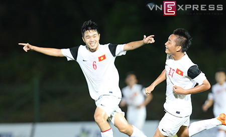 Thắng đậm U21 Campuchia, U19 Việt Nam tiến vào bán kết